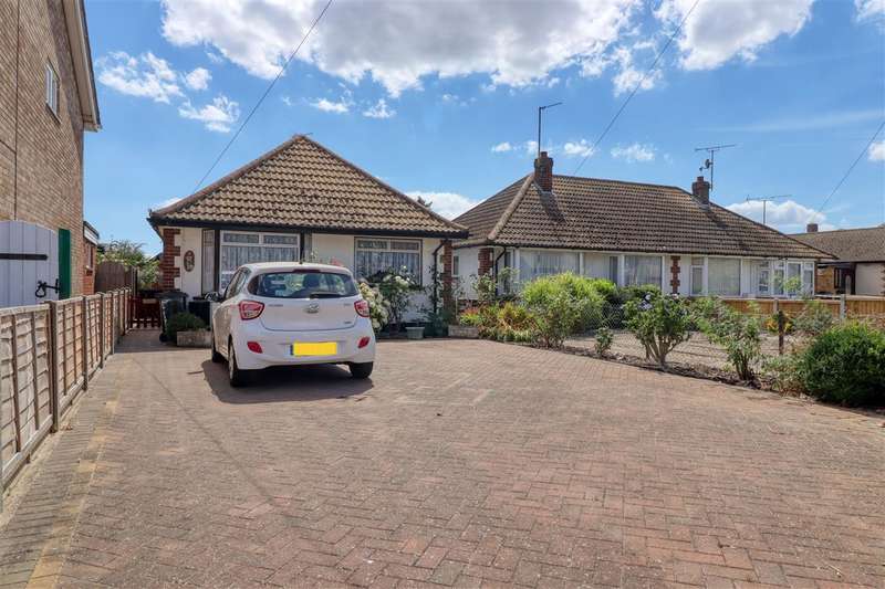Properties for Sale in Clactononsea, Gainsborough Close Clactonon