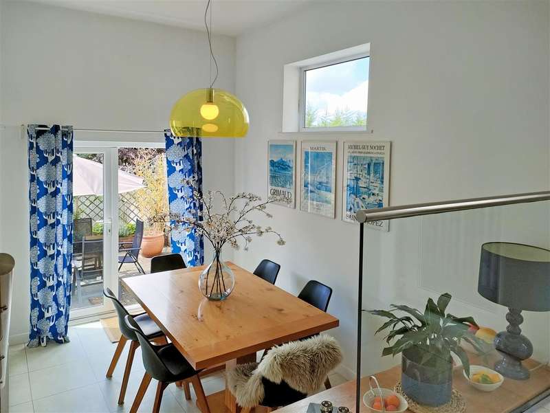 Property for Sale in Goodwood Close, Midhurst, Gu29