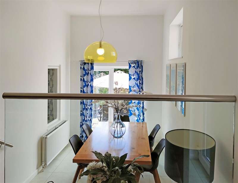 Property for Sale in Goodwood Close, Midhurst, Gu29