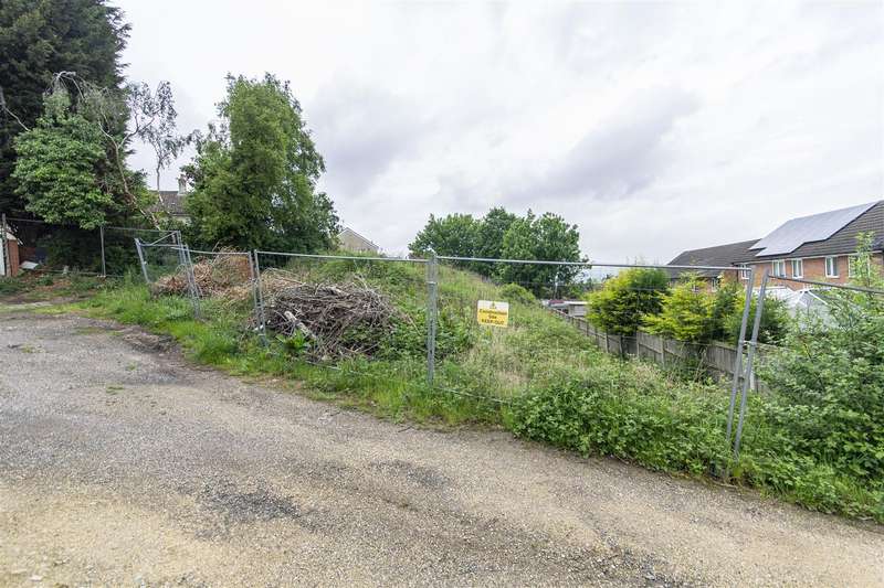 Property for Sale in Wessex Close, Brimington, Chesterfield, S43