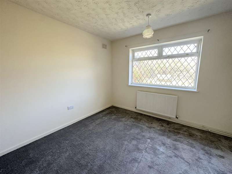 Property for Sale in Woodfield Drive, Swadlincote, De11