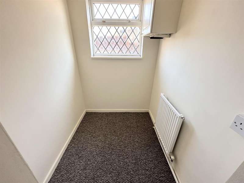 Property for Sale in Woodfield Drive, Swadlincote, De11