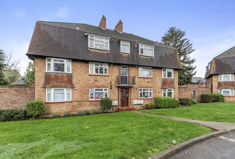 Property for Sale in Rushmere Court, The Avenue, Worcester Park, Surrey, Kt4