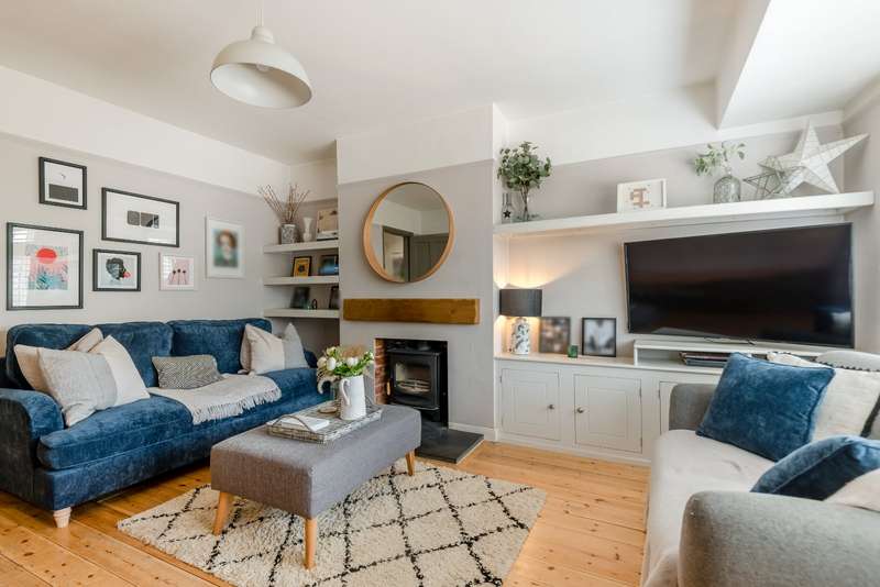 Property for Sale in Poplar Avenue, Windlesham, Surrey, Gu20