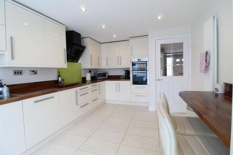 Property for Sale in Hurst Crescent, Glossop, Sk13