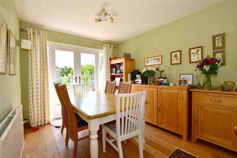 Properties for Sale in Horsham, Cissbury Close Horsham West Sussex