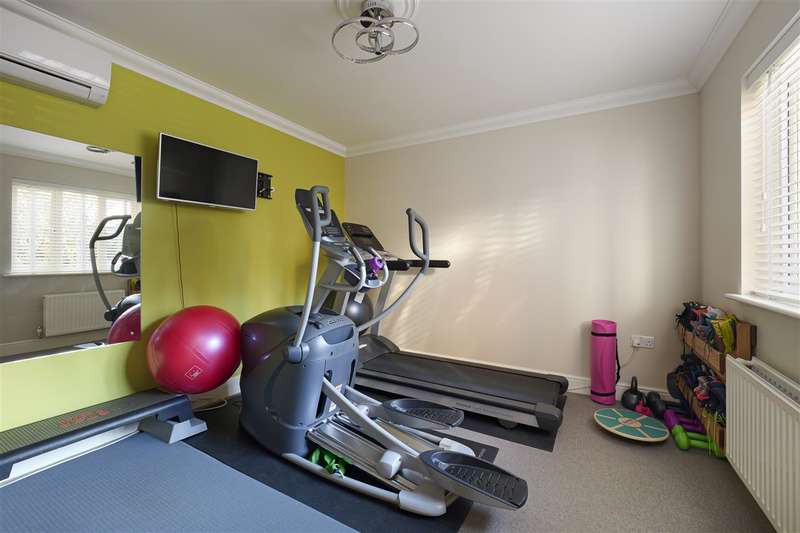 Property for Sale in Magnolia Drive, Chartham, Chartham, Ct4