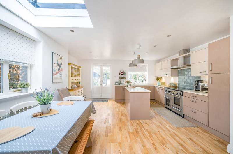 Property for Sale in Willowbed Drive, Chichester, Po19