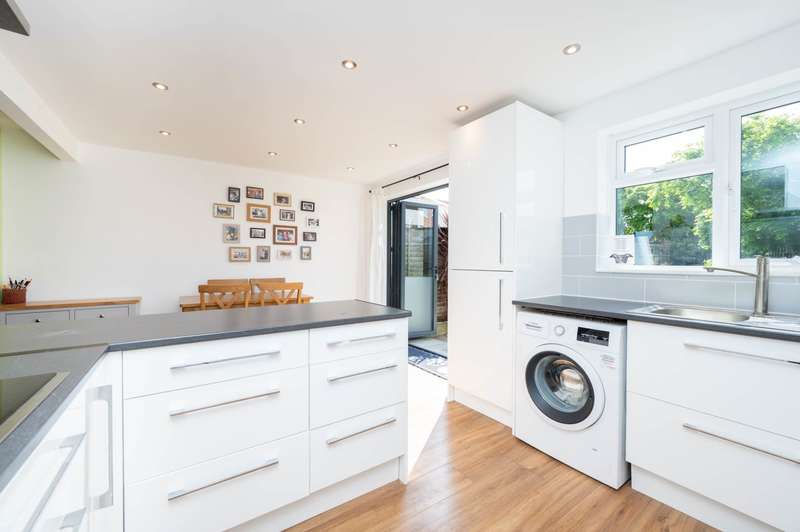 Property for Sale in Broadwood Close, Horsham, Rh12