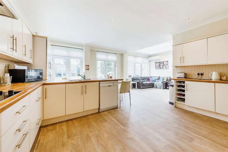 Property to rent in Tenterden Drive, Hendon, London, Nw4
