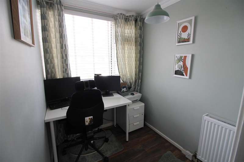 Property for Sale in Earlswood Crescent, Kippax, Leeds, Ls25