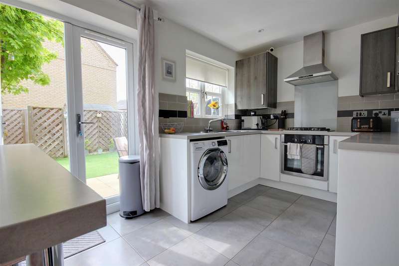 Property for Sale in Hamlet Drive, Kingswood, Hu7