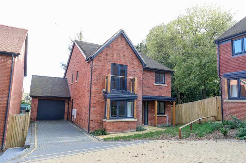5 Bedrooms House for sale in Astbury Close, Daventry, NN11