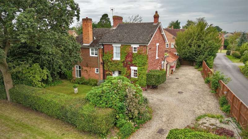 4 Bedrooms Detached House for sale in Towthorpe Road, Haxby, YO32