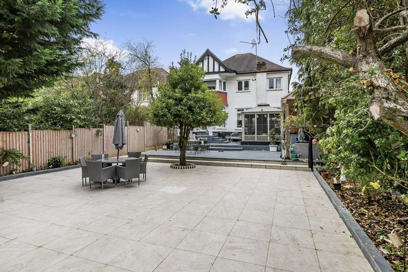 5 Bedrooms Detached House for sale in Barn Hill, Wembley, HA9