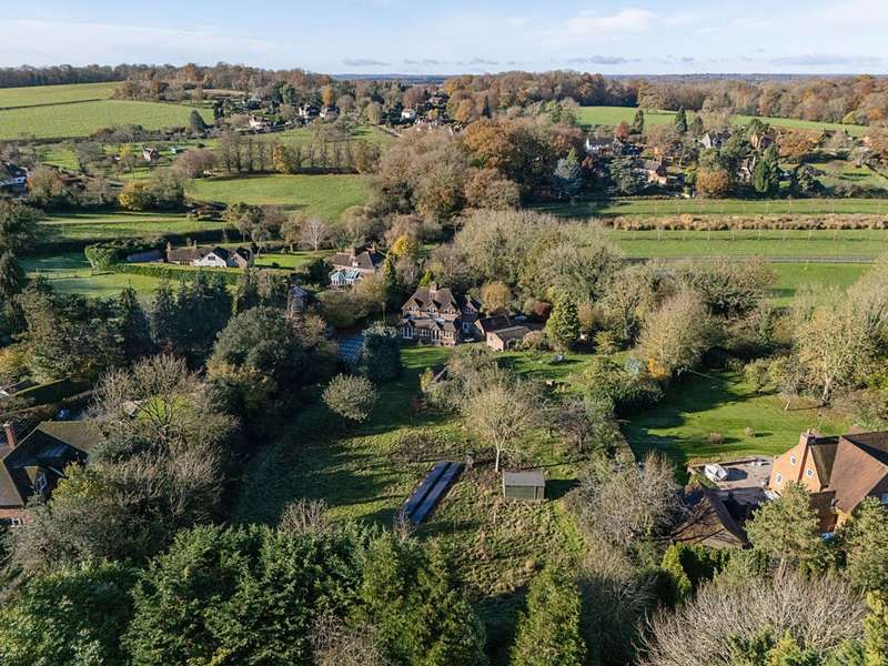 4 Bedrooms Detached House for sale in Bigfrith Lane, Cookham Dean, SL6