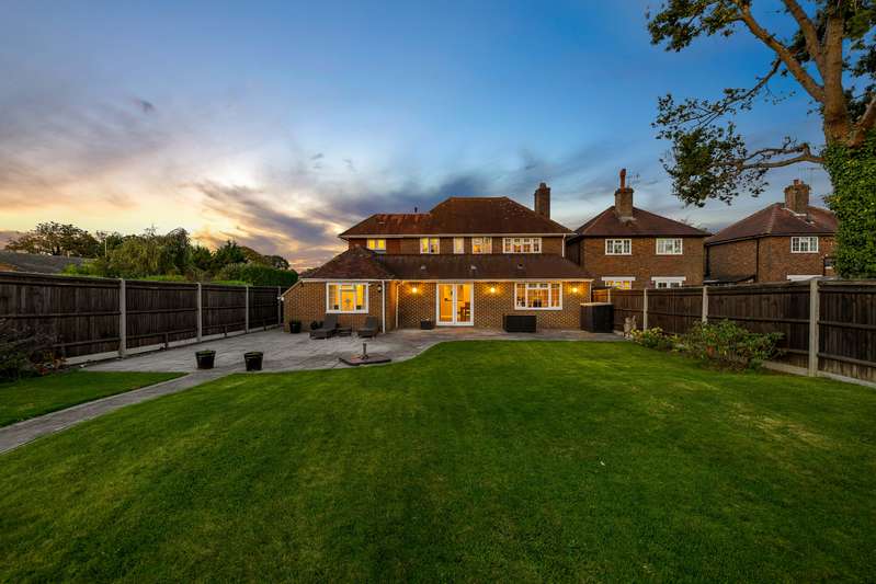 5 Bedrooms House for sale in Reigate Road, Horley, Surrey, RH6