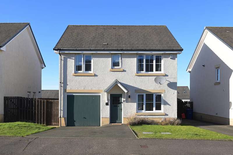 4 Bedrooms Detached House