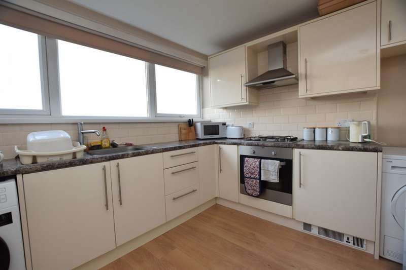 2 Bedrooms Flat for sale in Cleaver Gardens, Nuneaton, CV10