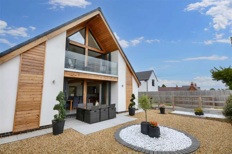 4 Bedrooms Detached House for sale in Spring Lane, Lambley, Nottingham, NG4