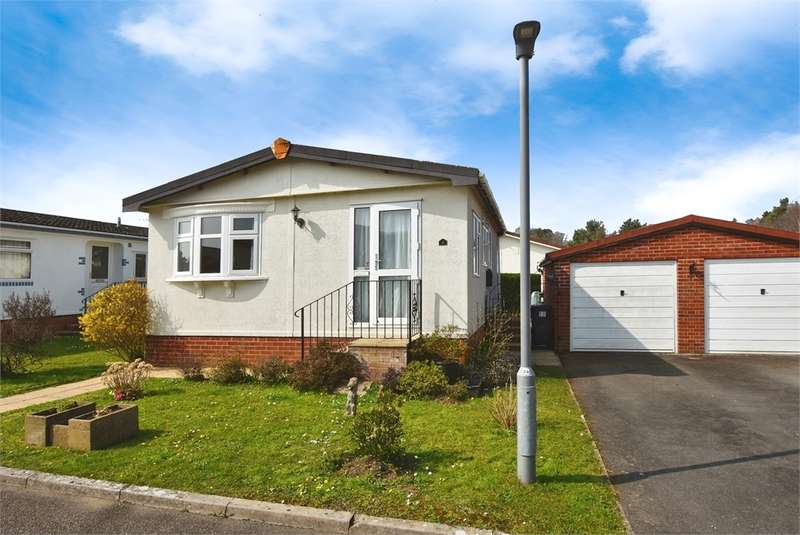 2 Bedrooms Park Home Mobile Home