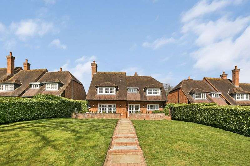 3 Bedrooms Property for sale in Goldings, Hertford, SG14