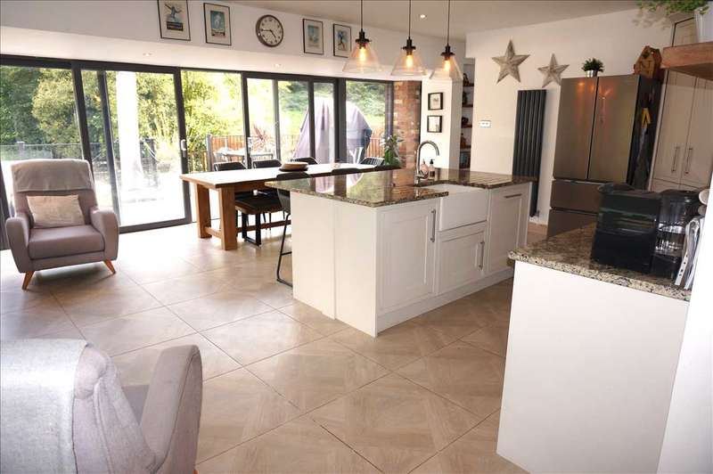 4 Bedrooms Smallholding Commercial for sale in Erw Fynydd, Heol Y Capel, Carmel, Llanelli, SA14