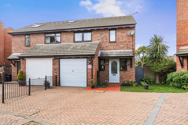 3 Bedrooms Semi Detached House for sale in Feltons Place, Portsmouth, PO3