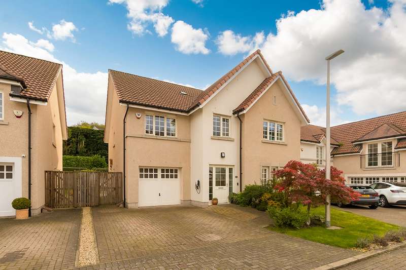 5 Bedrooms Detached House