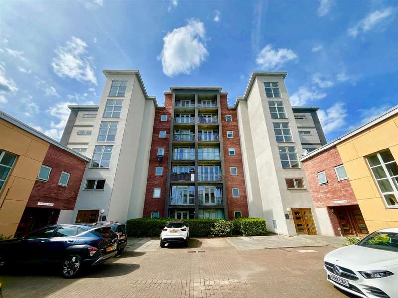 2 Bedrooms Flat