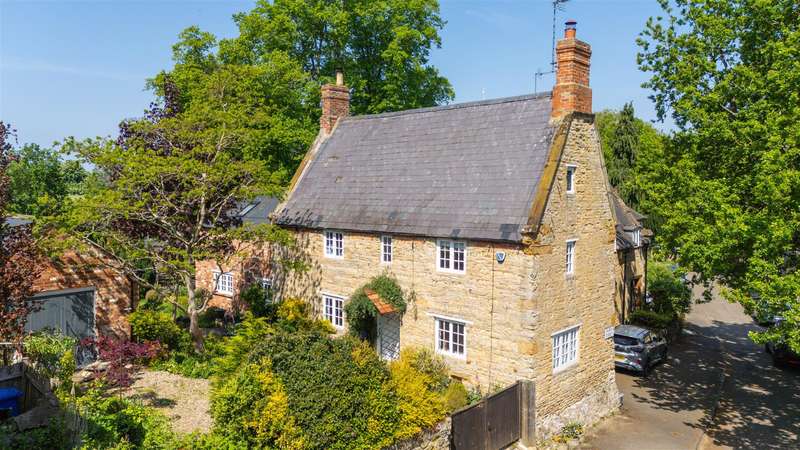 4 Bedrooms Detached House for sale in Church Street, Cogenhoe, Northampton, NN7
