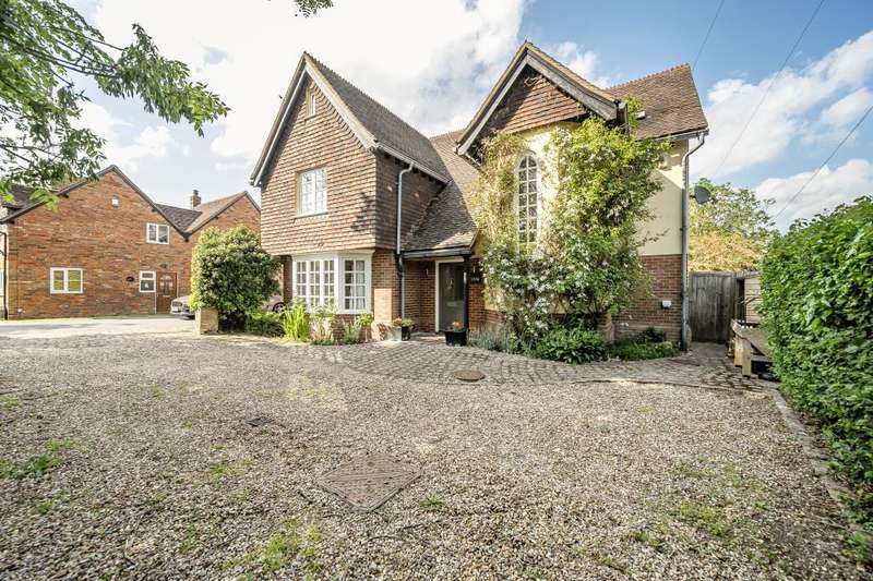 5 Bedrooms Detached House