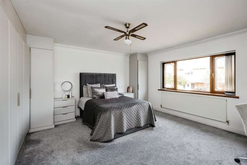 5 Bedrooms Detached House for sale in Plas Gwernfadog Drive, Ynysforgan, Swansea, SA6