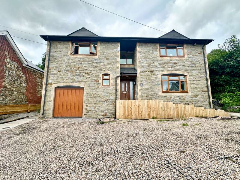 5 Bedrooms Detached House for sale in Ty Cwtch, Stoney Road, NP4