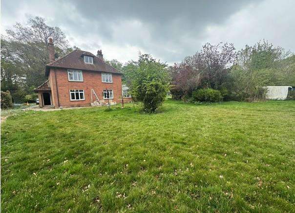 4 Bedrooms Detached House