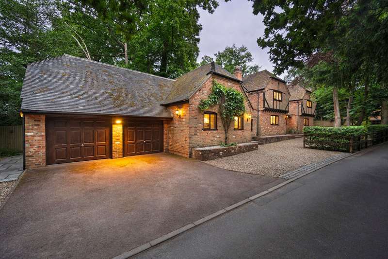 5 Bedrooms Property for sale in Roundabout Lane, Winnersh, RG41