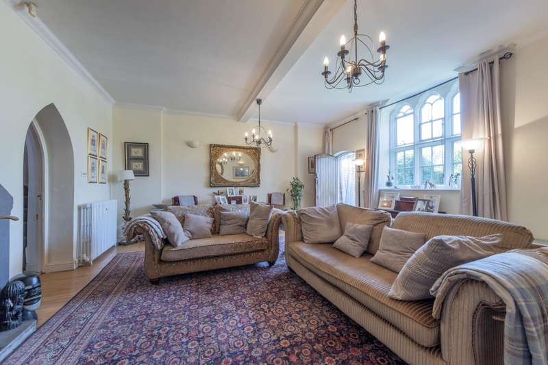 Property for Sale in Bedroom House Semi Detached In Davenham, Cw9