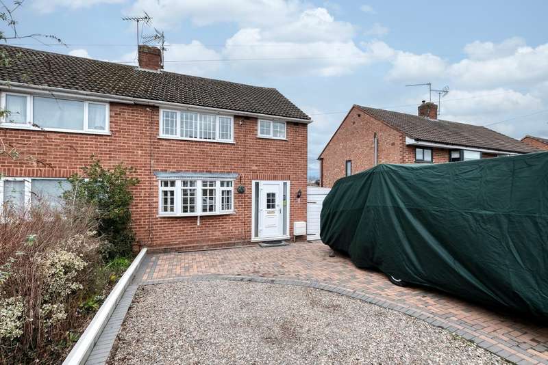 3 Bedrooms Semi Detached House for sale in Larkfield Road, Greenlands, Redditch, B98