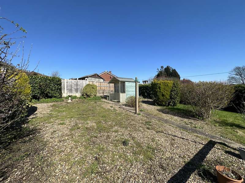 Property for Sale in Woodfield Drive, Swadlincote, De11