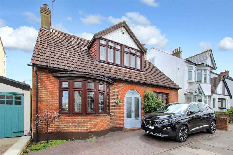Property for Sale in Woodfield Park Drive, Leighonsea, Essex, Ss9
