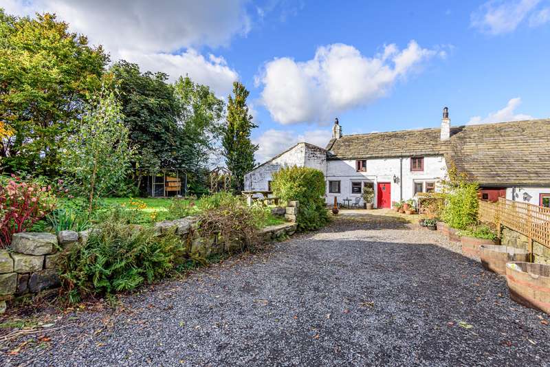 3 Bedrooms Semi Detached House for sale in Todmorden West Yorkshire, OL14
