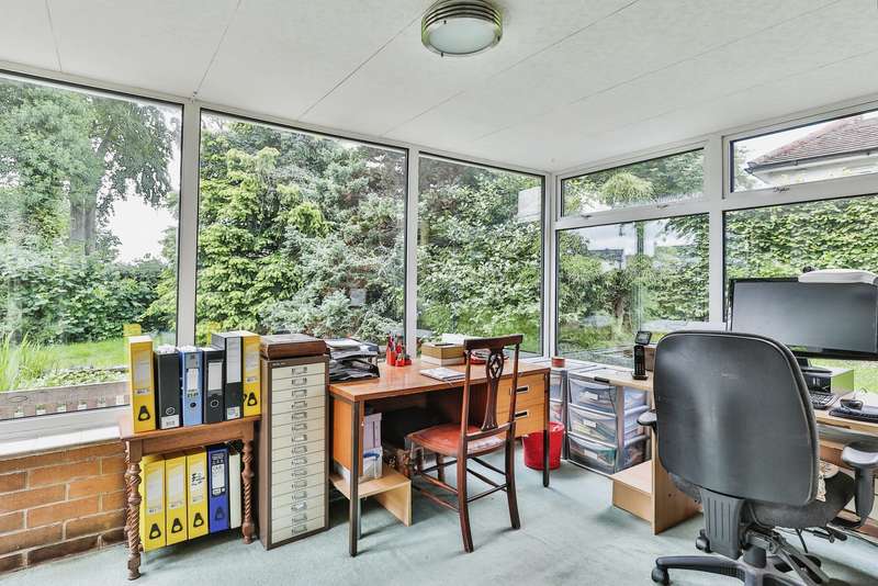 Property for Sale in Lady Ediths Avenue, Scarborough, North Yorkshire