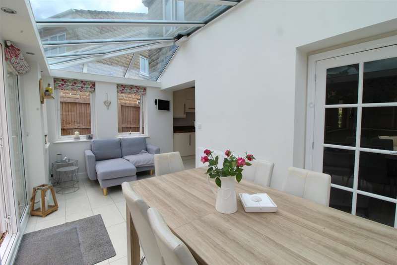 Property for Sale in Hurst Crescent, Glossop, Sk13