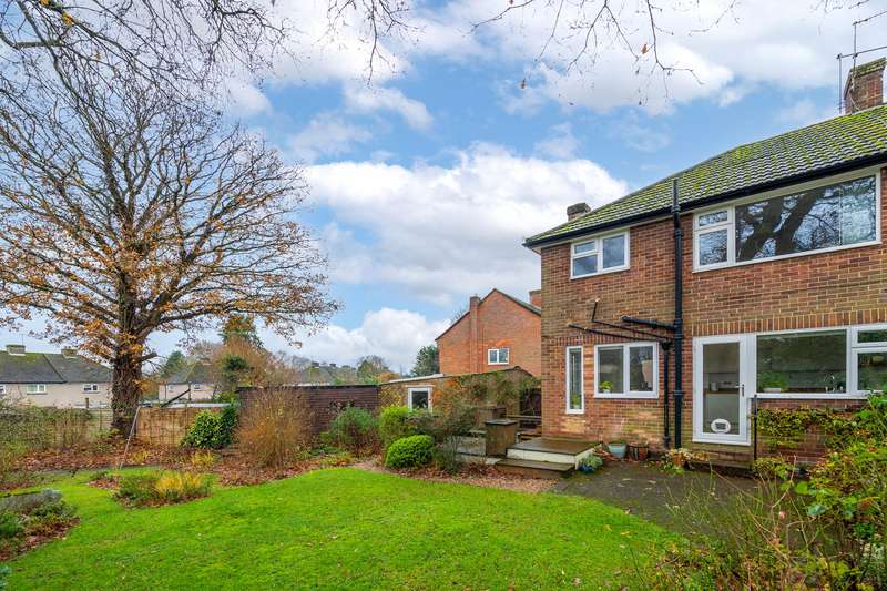 Property for Sale in Copsleigh Close, Salfords, Rh1