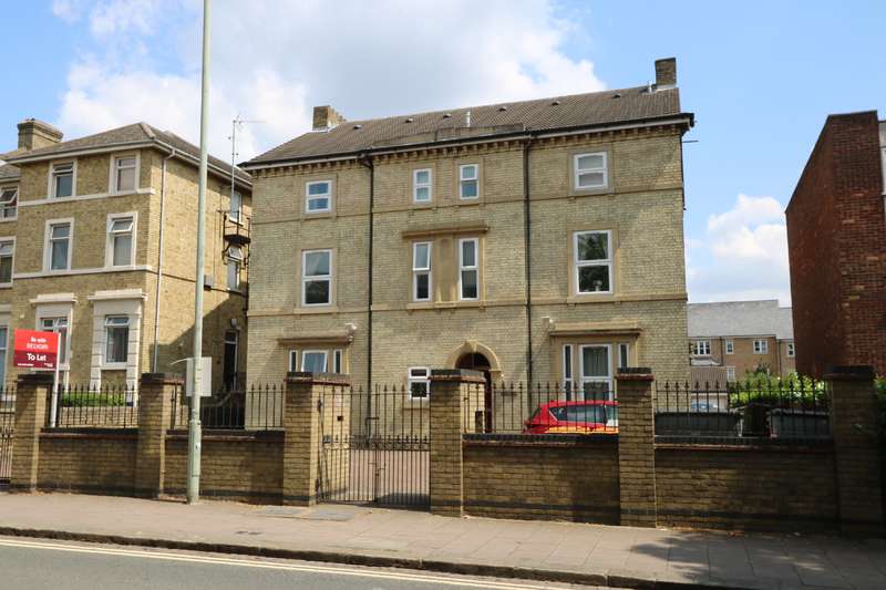 2 Bedrooms Flat for rent in Ashburnham Road, Bedford, MK40