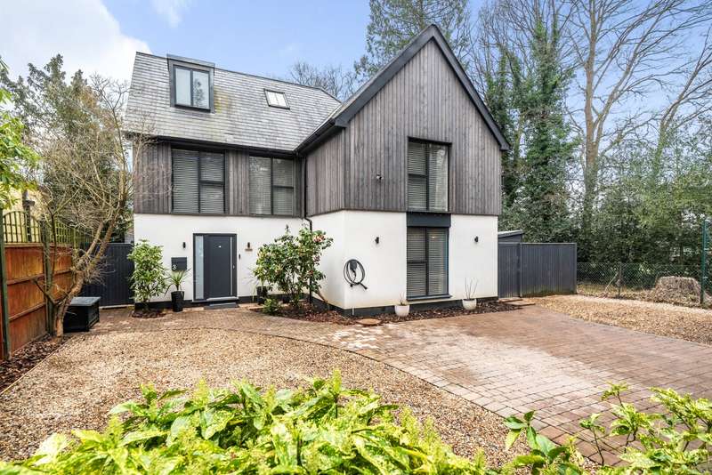 Property for Sale in Forest Close, Pyrford, Surrey, Gu22