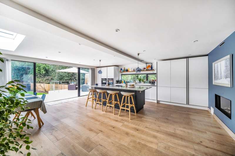 Property for Sale in Forest Close, Pyrford, Surrey, Gu22