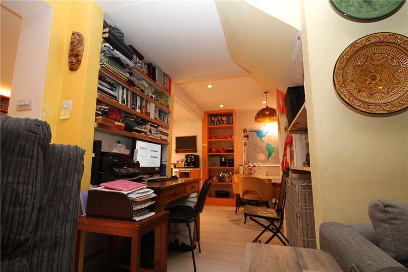 Property for Sale in Hook Road, Epsom, Surrey, Kt19