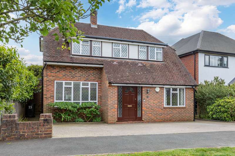 Property for Sale in Lovelace Drive, Pyrford, Surrey, Gu22