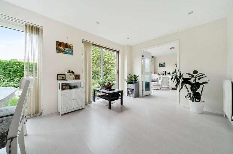 Property for Sale in Sutherland Drive, Burpham, Guildford, Surrey, Gu4